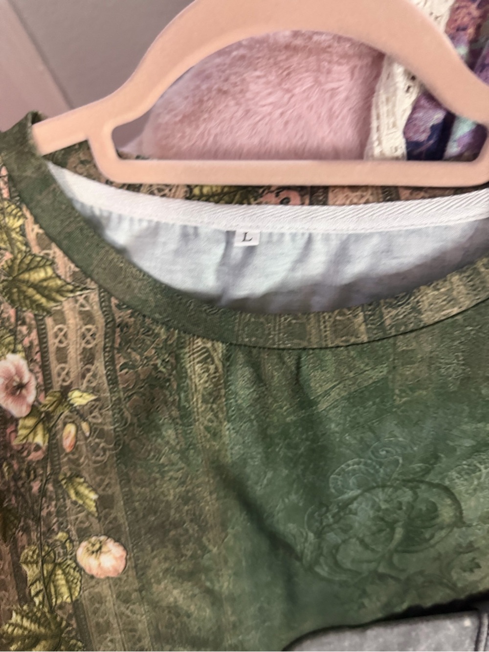 Bundle #12 - 8 Women's L - Pics included - Picture 4 of 8